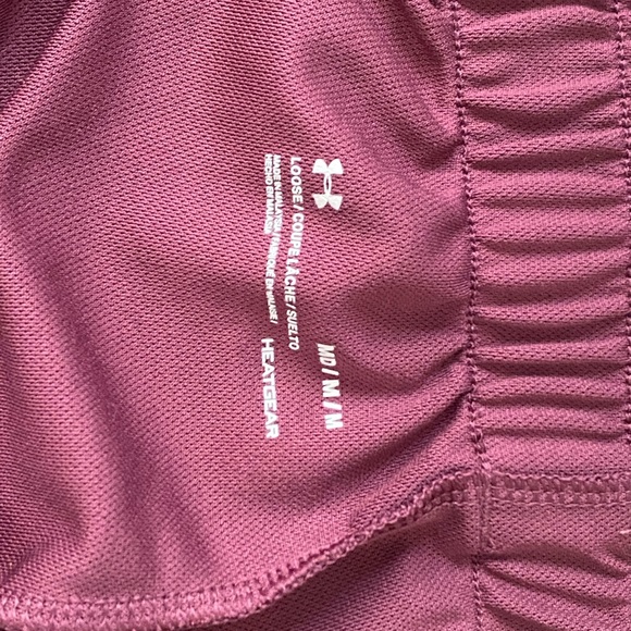 Purplish pink Under Armour loose fitting shorts - Picture 4 of 4